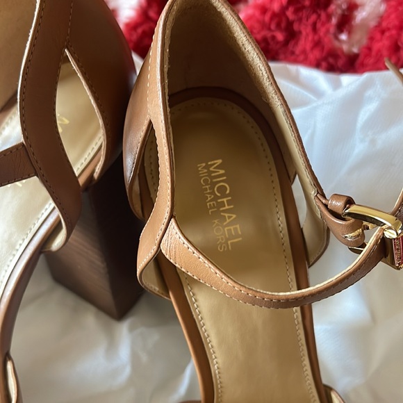 MICHAEL Michael Kors Heels - Picture 3 of 5